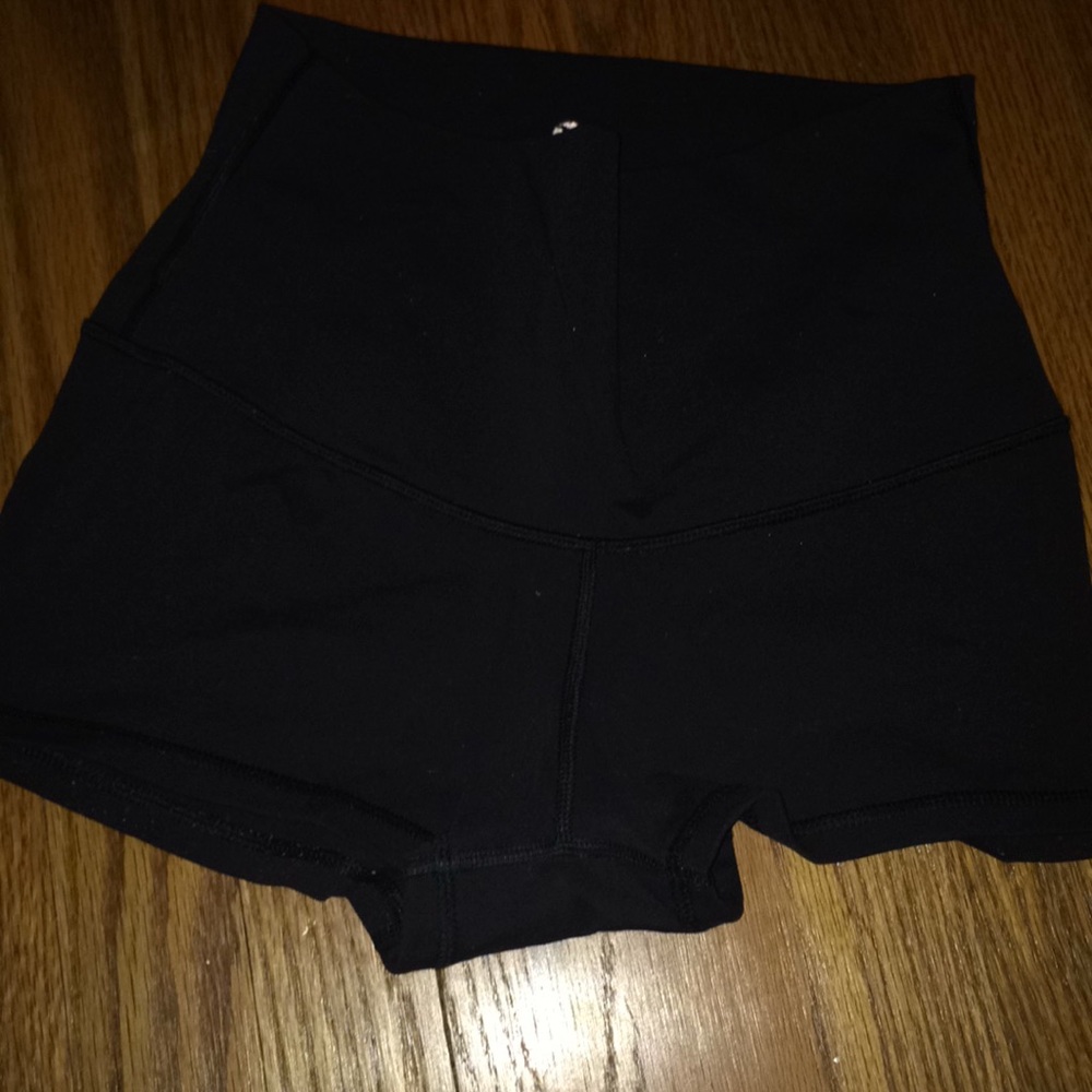 Black Lululemon size 6 booty shorts